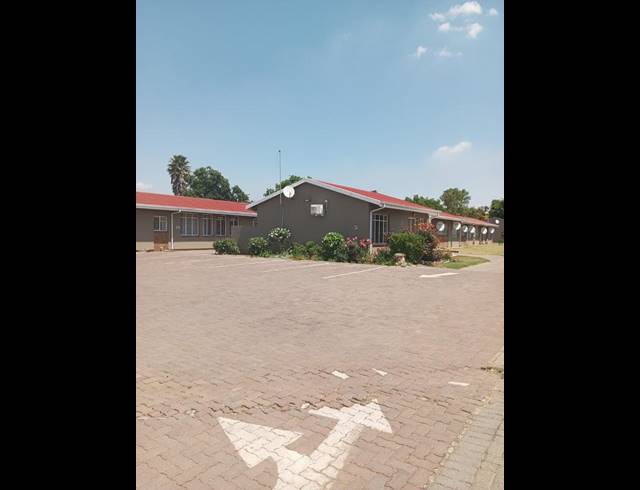 2 BEDROOM HOUSE FOR SALE IN PAUL KRUGERSOORD